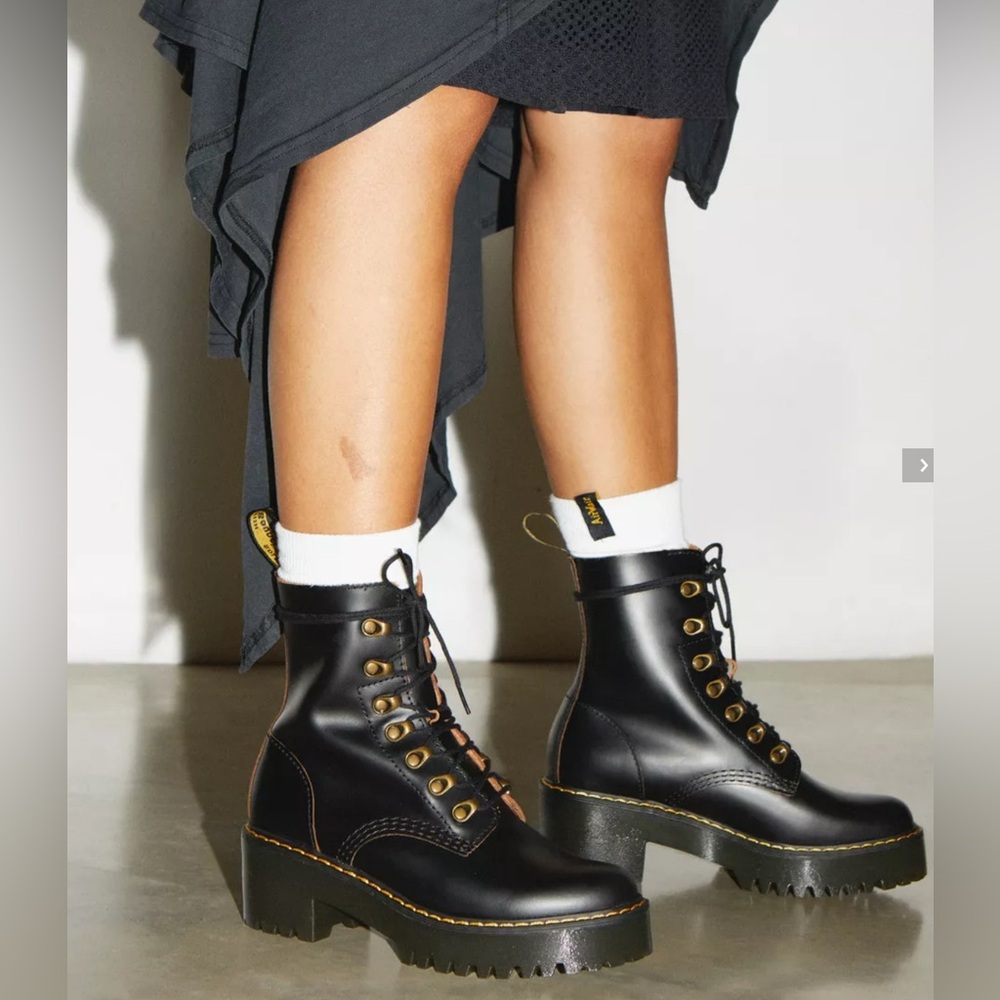 Dr. Martens Leona Boots